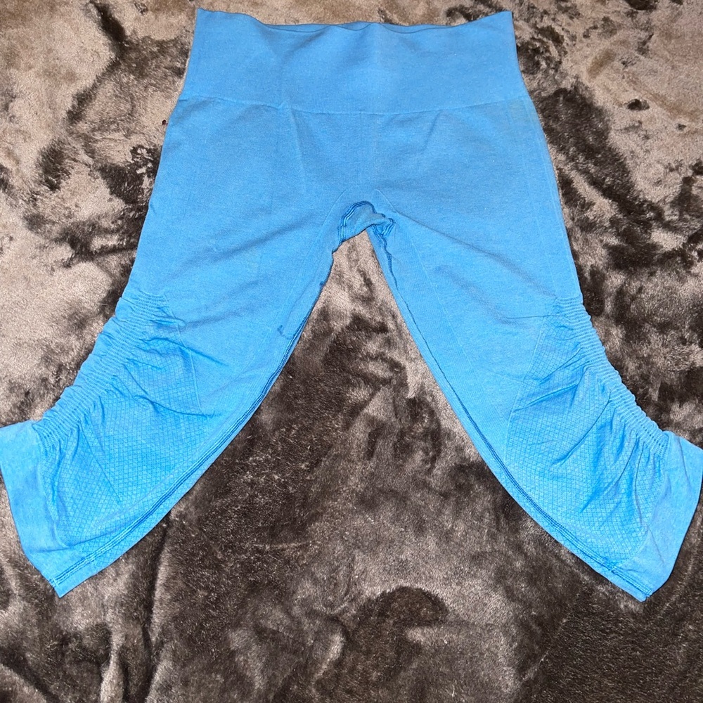 Lululemon cropped workout/yoga pants